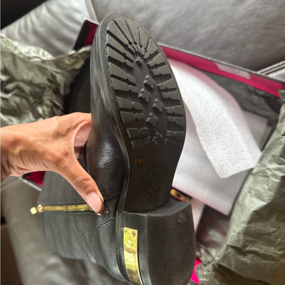 Vince Camuto Winchell Bootie - Picture 4 of 12